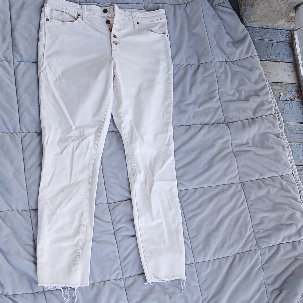 GUC Universal Thread high rise skinny button Frayed Ankle cream color size 12/31
